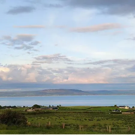 Tullyally's View * ريد كاسل