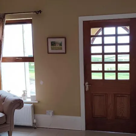 Tullyally's View ريد كاسل