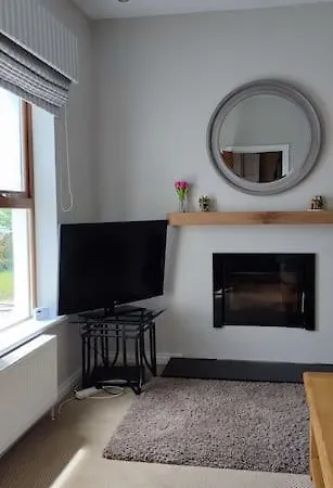 Tullyally's View بيت للعطل *