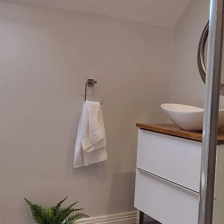 Tullyally's View بيت للعطل *