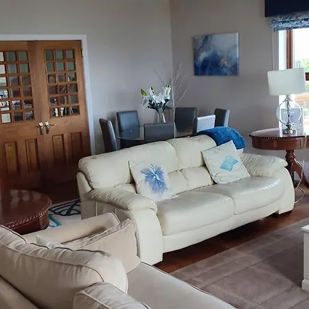 Tullyally's View ريد كاسل